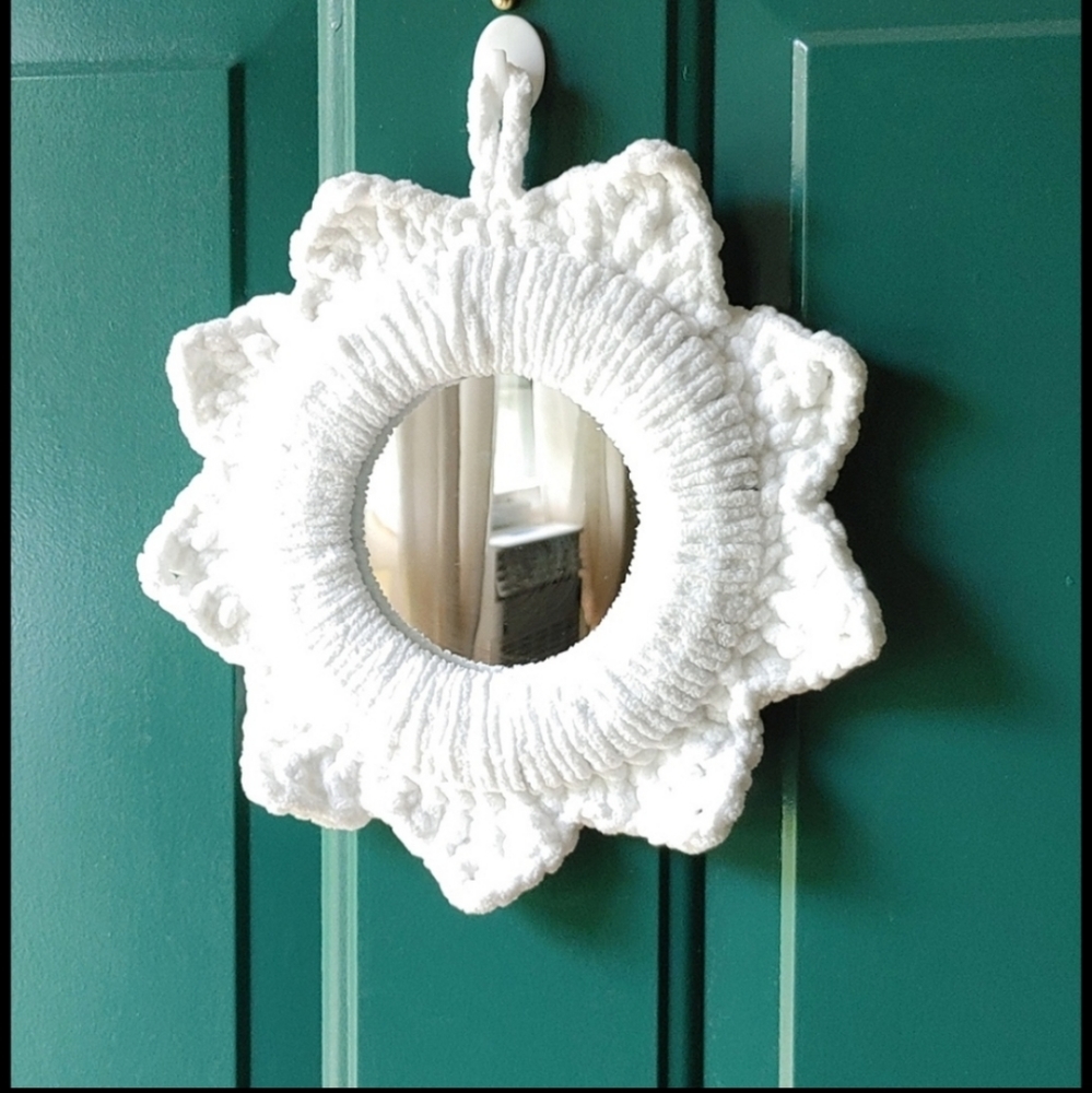 Crochet Romantic Wall Wreath Mirror Décor